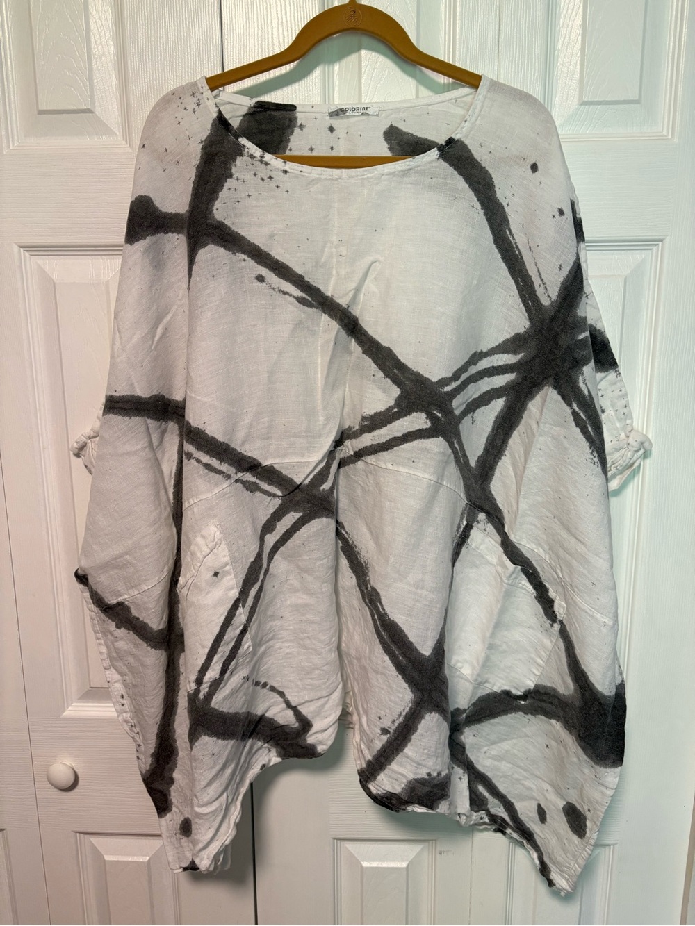 Beautiful 100% Linen White & Grey Abstract Brushstroke Top - Made in Italy